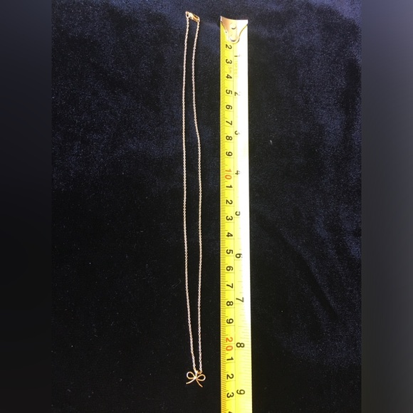 Gold colored metal bow necklace/pendant. - Picture 5 of 5